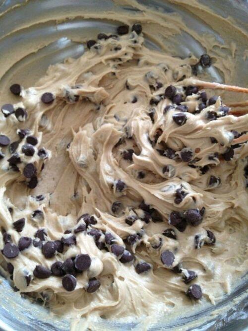 YummyImages's tweet photo. Chocolate Chip Cookie Dough. https://t.co/wslzZjnYPR