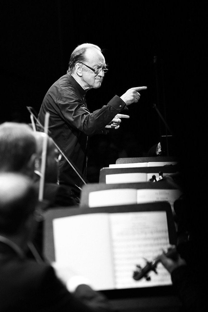 mrtfernandez's tweet photo. Si al menos allá hubiera orquestas... #Harnoncourt https://t.co/IBe7Rcoce5