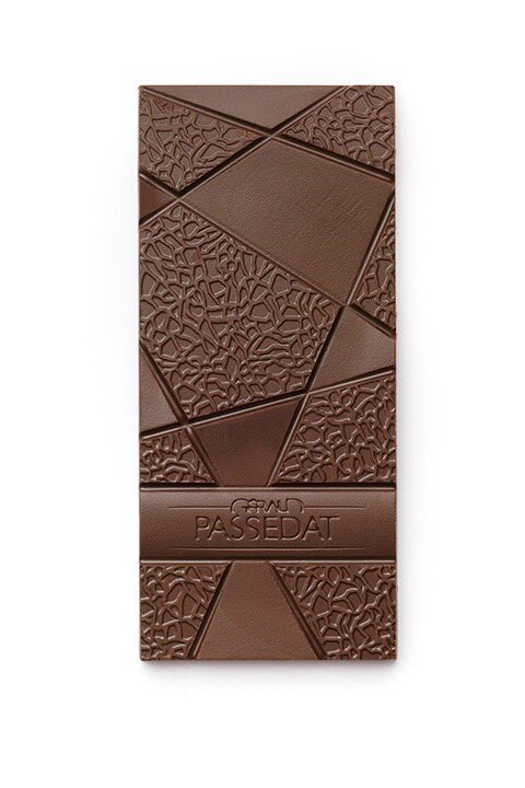 Chocolat_monde's tweet photo. News : la tablette de #chocolat noir de @GPassedat "Abysse Noir"
design symbolise l’architecture du @MuCEM_Officiel🍫 https://t.co/OKEPe8Swel