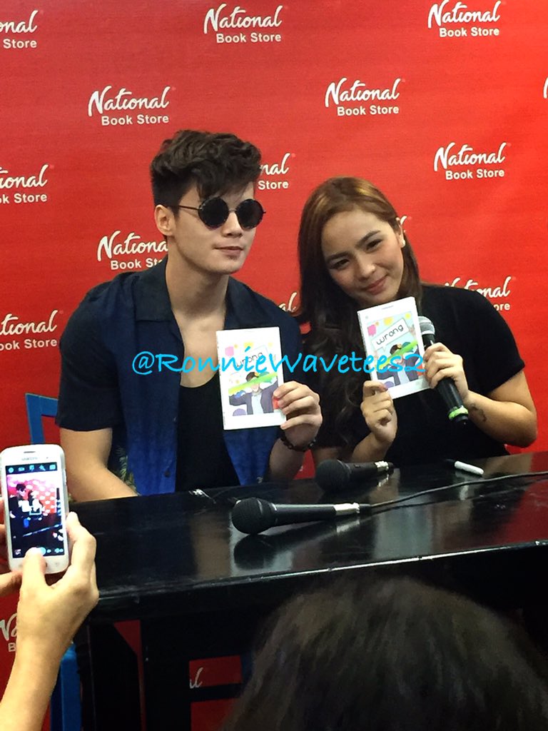 RonnieWavetees2's tweet photo. Congratulations, @iamr2alonte and @realqueenelly 🎉💙🌊 #TheWrongMessage Book Signing. https://t.co/M3ea58KRPV