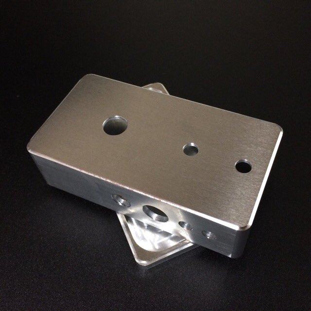 Dlak Cable Effector En Twitter 久々の更新 今日は蓋の製作と穴あけ 一先ずベーシックな形状ができました 今回の材質はa50 マグネシウム含有量多めのアルミ合金を削り出し て作りました 自作エフェクター T Co Sbsqdndo0x