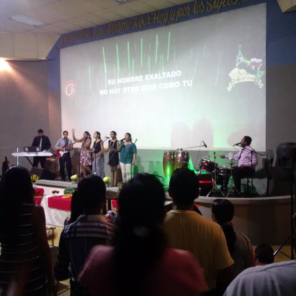 CasaDeVidaCol's tweet photo. Ya inició nuestro primer servicio de #CenaDelSeñor #CIR https://t.co/iERhvXDJJQ