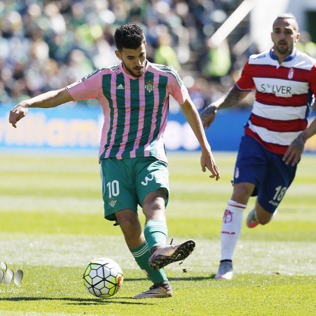 DaniCeballos46's tweet photo. +3 q saben a gloria Increíble la actitud del equipo luchando hasta el final con uno menos VAMOS BETIS 💚⚽️ #Aficion🔝 https://t.co/zrU7o9eMOM