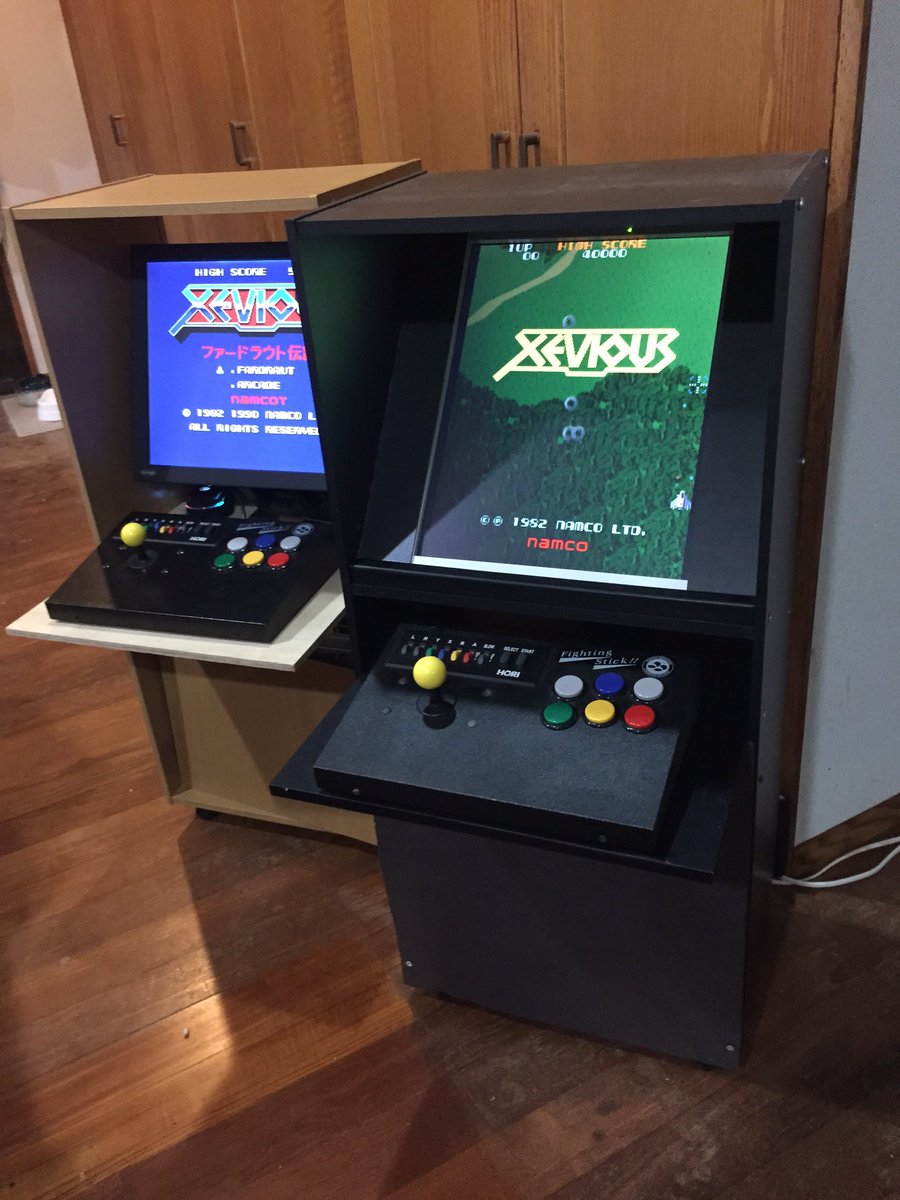 カラーボックスでなんちゃって駄菓子屋likeゲーム筐体。 黒いのほぼ 