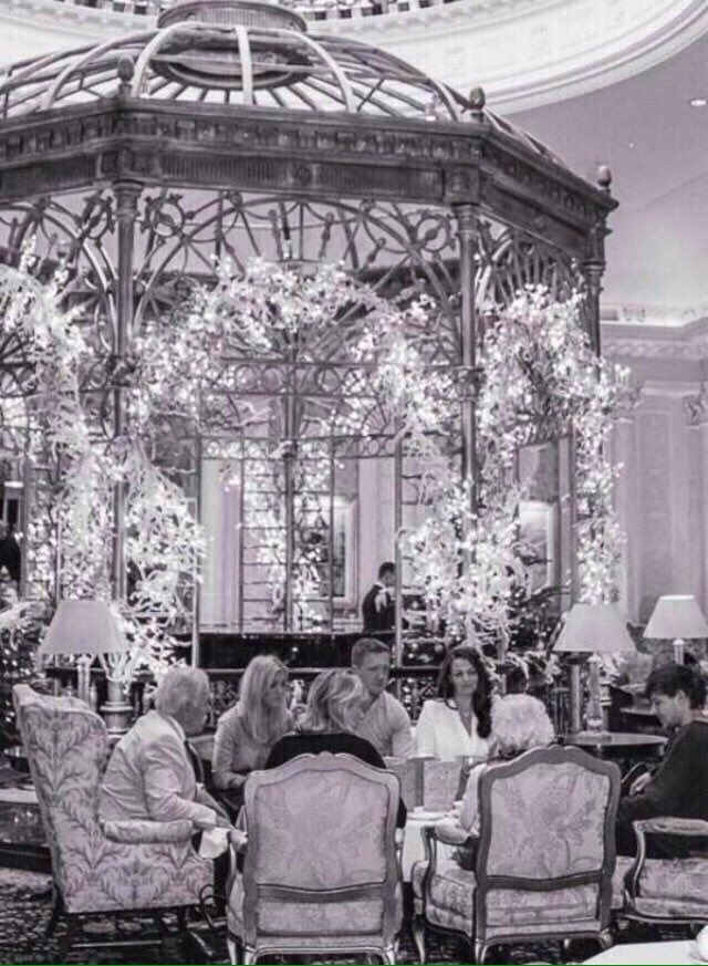 EleanorDiamonds's tweet image. Eleanor is celebrating Mothers Day at the same place where they celebrated Louis's great nan birthday last year.