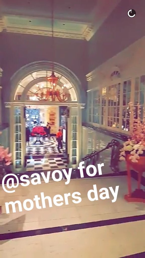 EleanorDiamonds's tweet image. Eleanor is celebrating Mothers Day at the same place where they celebrated Louis's great nan birthday last year.