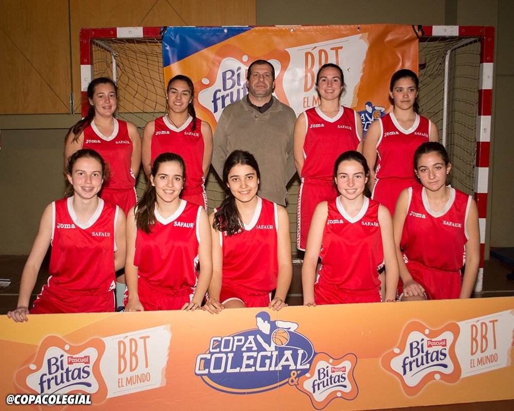 fanssafaurfem's tweet photo. Aqui OS dejo una foto de nuestra plantilla #gosafaur #estamoscalentandomotores #paraelviernes 💪💪🏀🏀 https://t.co/UfCy27xh1E