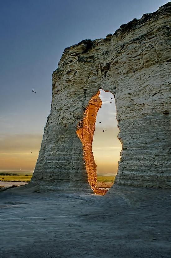 travel_w_world's tweet photo. Sunset Through The Keyhole - Monument Rocks - Western #Kansas, USA #Travel https://t.co/rWR7wzUUQb