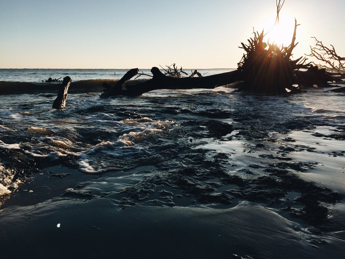 kyle_goodman56's tweet photo. Solid sunrise this morning. #BigTalbot #communitysunrise #VSCO https://t.co/BFPTtgJOzt
