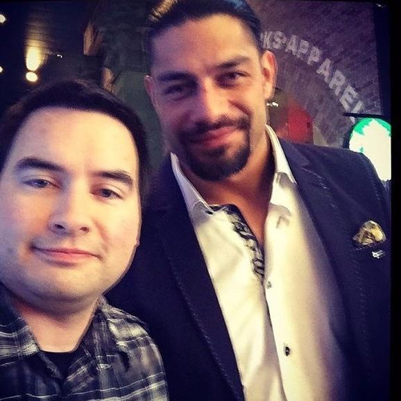 EmpireofRR's tweet photo. With fans . #RomanReigns looks good 🙌👍👌 https://t.co/nzGcrvOgIY