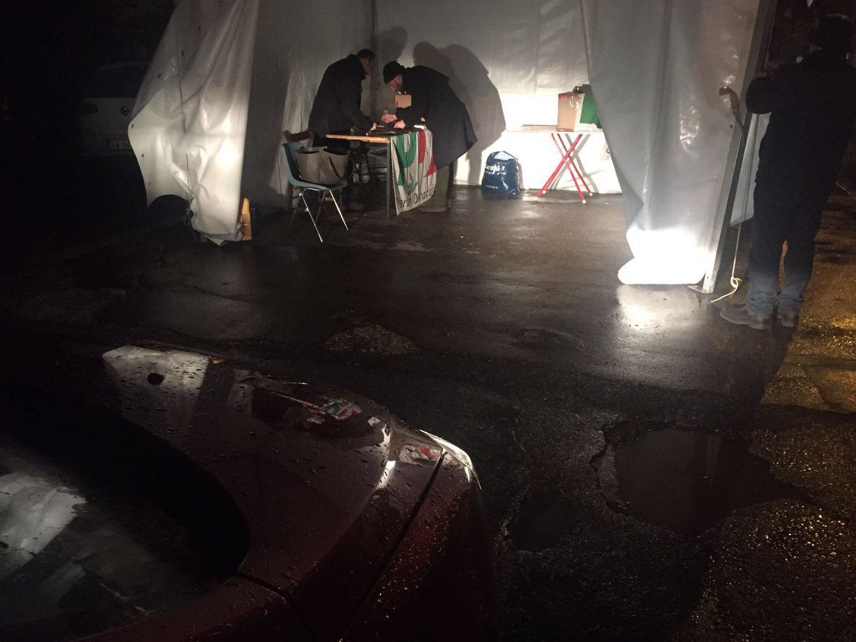 PrimarieRoma's tweet photo. Grazie ai nostri straordinari volontari, seggi aperti nonostante i generatori bagnati causa maltempo. #6marzo6tu https://t.co/zlE521NAfF