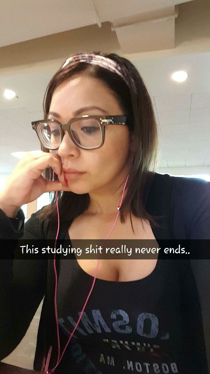 VanessaCaroline's tweet photo. #libarytime #studyface #ijustneedtopass https://t.co/xEz025qo0Z