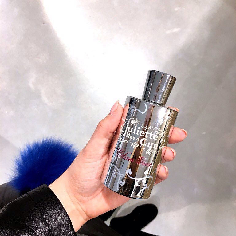 Twodazeblog's tweet photo. #juliettehasagun now on TWODAZE! #twodaze #fashionblog #perfume https://t.co/NoKN9TwURl https://t.co/uTR7uqJg1a