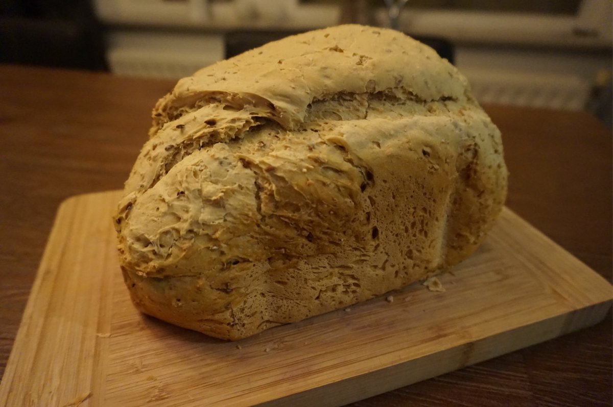 AngeloRoelandt's tweet photo. Speltbrood is ook super goed gelukt, echt heel erg lekker #broodmachine https://t.co/lihC0fDMWT