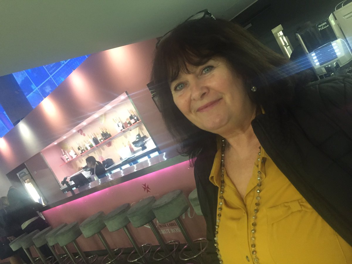 barker_hayley's tweet photo. Happy Mother's Day mummy! We love you so much!! (You finally get to see @martiofficial ) @wetwetwetuk #WetsFans 😍 xx https://t.co/7uM3tK3nYq