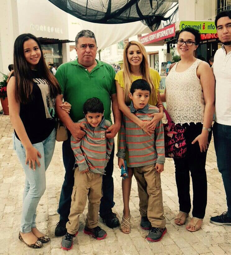 GMendicutiMX's tweet photo. El amor de nuestros seres queridos es invaluable, luchemos por atesorarlo feliz #DíaDeLaFamilia https://t.co/fagxrbE9Wq
