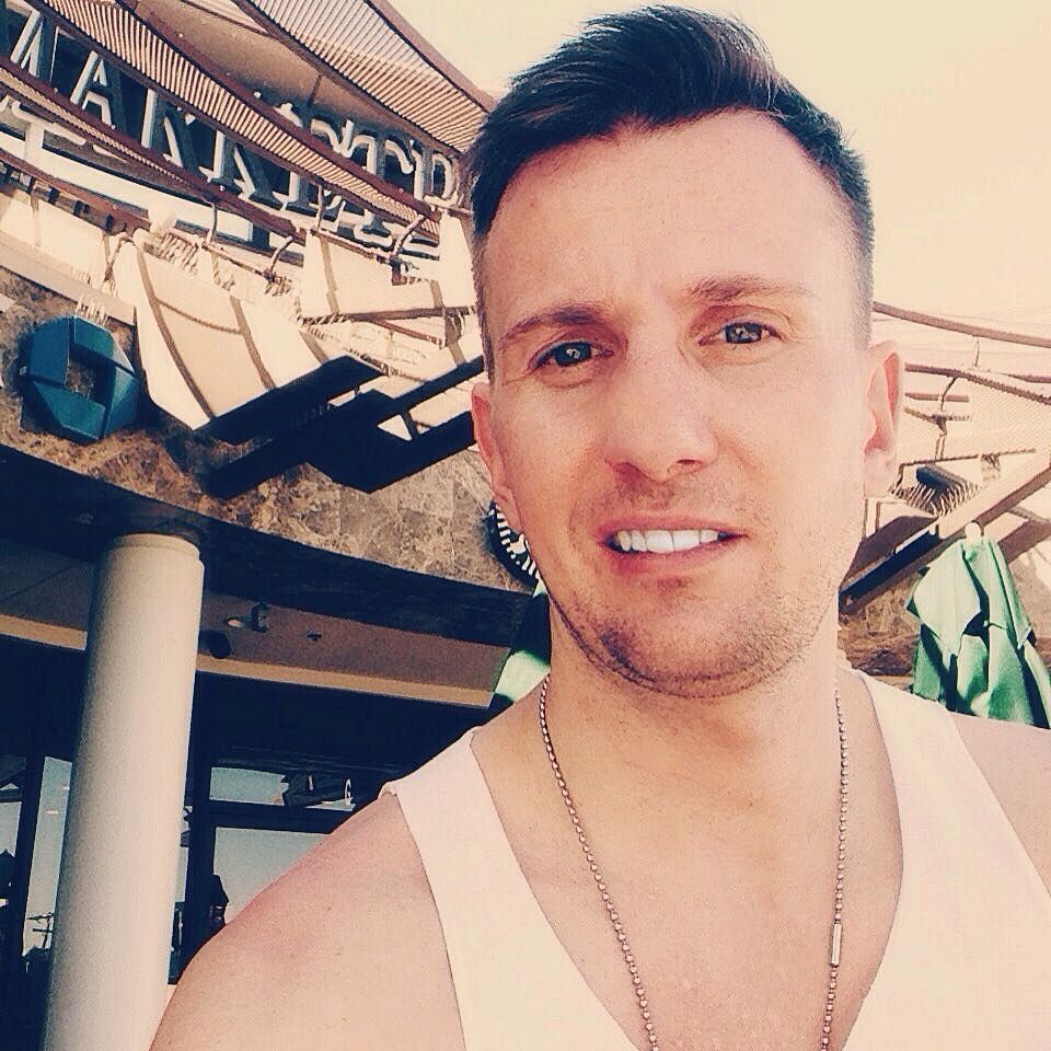 layoverlife's tweet photo. Most expensive Haircut in Hollywood  #haircut #westhollywood #layover #crewlife #losangeles #gay #lufthansa #expens… https://t.co/PvuC2gtzim