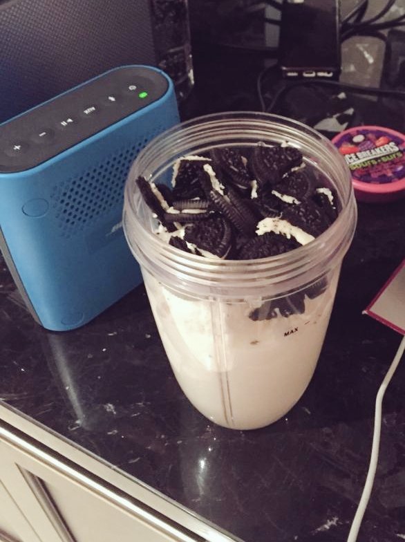 TheRealChefSwag's tweet photo. Nothing like a delicious, Scrumdidilyumptious oreo milkshake to start the day off #blessed #LOOKSDELICIOUS https://t.co/g7q2uXpkNO