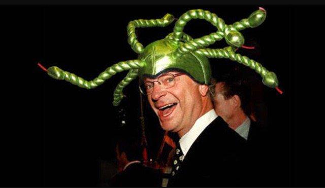 KnugCarlGustaf's tweet photo. Söndagsångest? Inte jag. Jag jobbar ju inte imorgon, eller i övermorgon eller i överövermorgon...eller...någonsin. https://t.co/6ntYCQw7gu