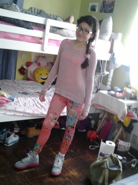 princesescobar2's tweet photo. @NaomiWWE My sis rocking her outfit ��😘 #naomazing #kissmylights https://t.co/UrMENSg5o4