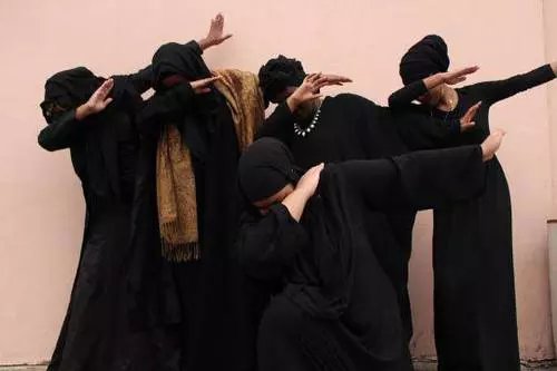 unaesthetickpop's tweet photo. Dabbing with Bambam https://t.co/gRM6vpOwku
