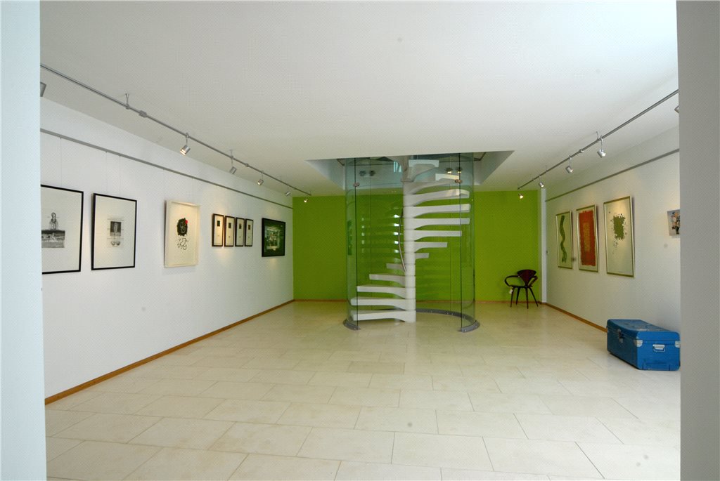 struttandparker's tweet image. #PropertyoftheDay Would you like an art gallery with your dream #Cotswolds barn conversion? search.struttandparker.com/residential/st…