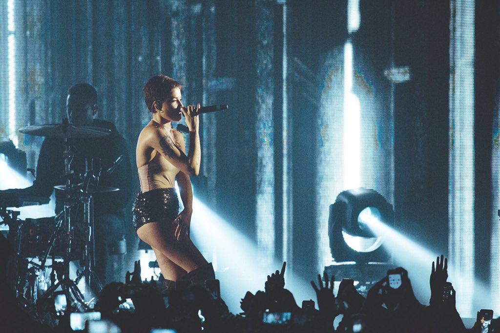halsey's tweet photo. Milan ❤️ https://t.co/7NMplCLHAb