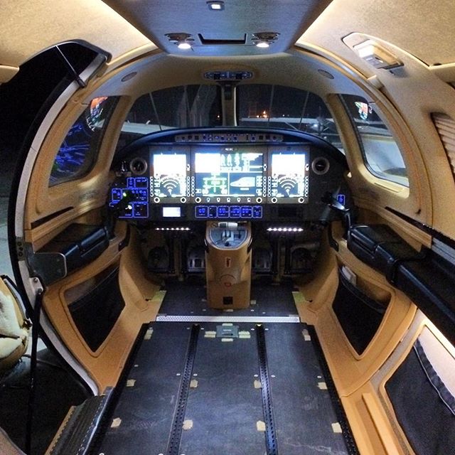 spotterscol's tweet image. Foto de @sdiaz1994 vía instagram.com/p/BCnirSgIgR0/ - Deep cleaning time ✈️ #ea50 #eclipsejet #ecli...