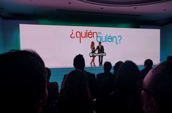 CyrusKDR's tweet photo. @Kimy2Ramos y @eugenio_siller en el escenario de #Napte2016 ❤👏 #QuienEsQuien #PeryFer https://t.co/xCLLfK8QbC
