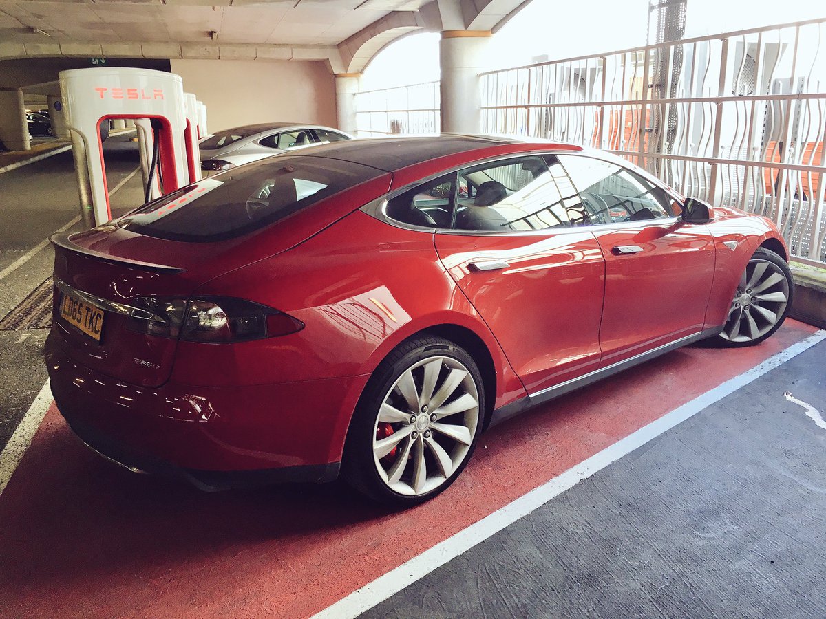 mrgoodlife_mag's tweet photo. Just juicing up our new @TeslaMotors #ModelSP85D in #bluewater shopping centre. Thanks for the electricity :) https://t.co/YlO9cxeWtd