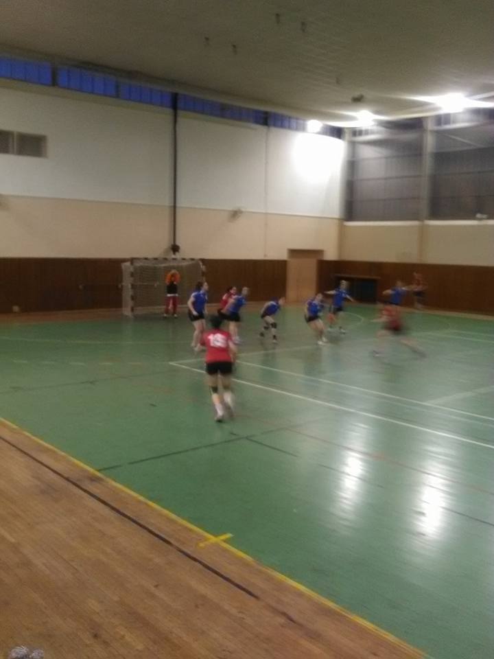 Ville_Migennes's tweet photo. #migennes #ASUCM retour sur les matchs de #handball de samedi 05/03/2016 à la salle des sports (crédits C. St Léger) https://t.co/aqJlO1RTBs