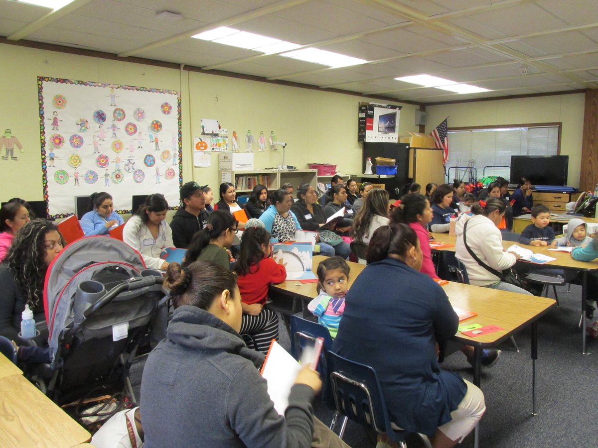 FamiliesReading's tweet photo. Beaumont Elementary celebrates literacy with 110 enthusiastic parent readers! https://t.co/jGk4TAvmEv