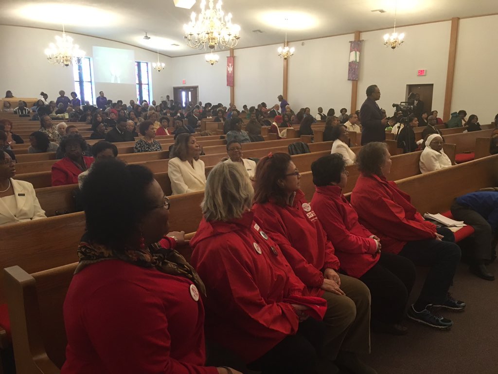 NationalNurses's tweet photo. #BernieBus in #Flint at Metro Baptist to deliver water &amp; give talk on safe baby care. RNs: "We'll keep coming back!" https://t.co/z6YVBqlhxn