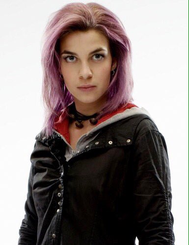 RPoudlard's tweet photo. Nymphadora Tonks - Professeur de Métamorphose - 27 ans - @nymphadora_rpgp https://t.co/olIyPsIGto
