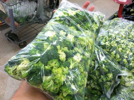 PolitseiEE's tweet photo. NARKO: 19.20 Konfiskeerisime 60-aastaselt naisterahvalt turul mitu kotti marijuaanat. https://t.co/VvIB3ph9qn