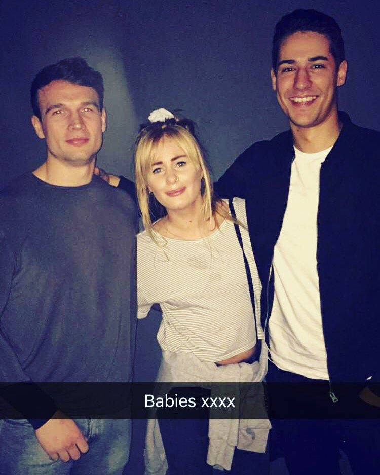 AledHopkins's tweet photo. Last night with my favs #partyprincesses👸🏻 https://t.co/EaAfL1w4Et