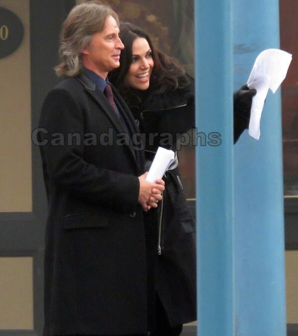 TLKdearie's tweet photo. Robert Carlyle making everyone happy on set makes me happy https://t.co/UejJ5QwXj1