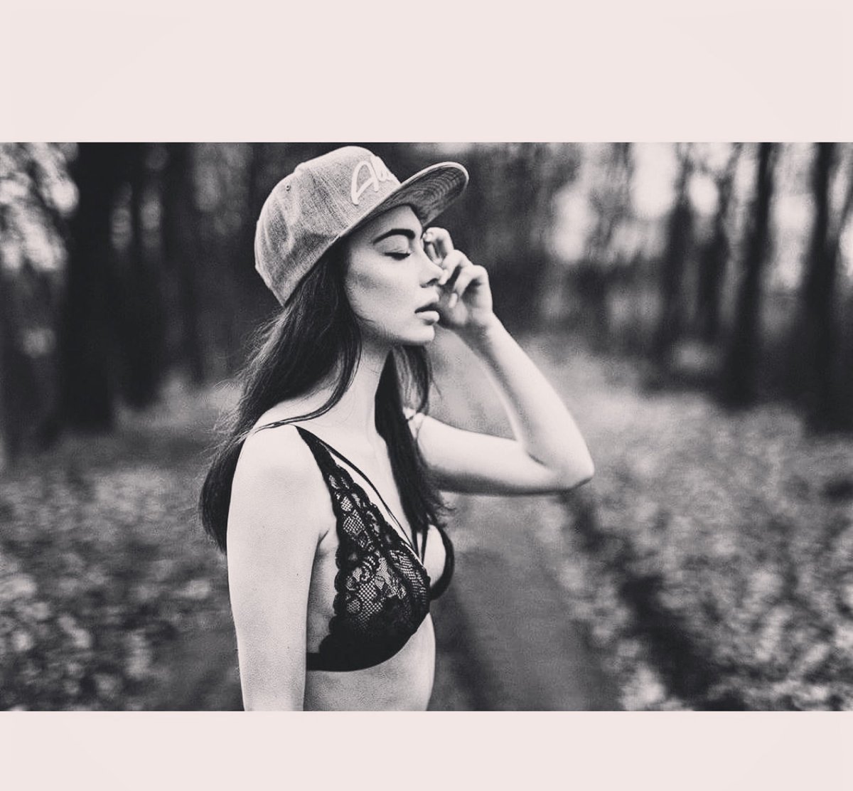 ALLUMEELIFE's tweet photo. Freedom of fashion #fashion#womensfashion#blog#blogger#fashionblog#snapbacks#hat#style#swag#follow##sexy https://t.co/8lT1cNStl8