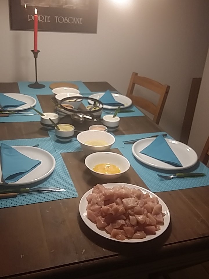 solinger_celine's tweet photo. Sonntag Abend,Poulet Fondue 🐔
Happy Birthday Brother 😘
#ischebeschofein 😁 https://t.co/3OJVhkBoCZ