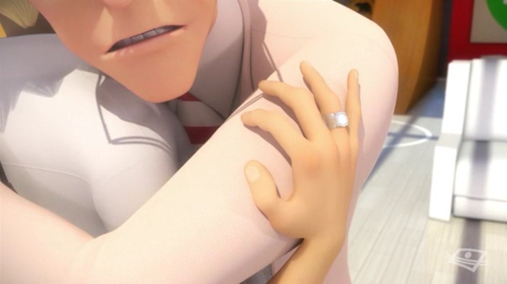 Holy crap he saw the ring I think he knows that adrien is cat noir