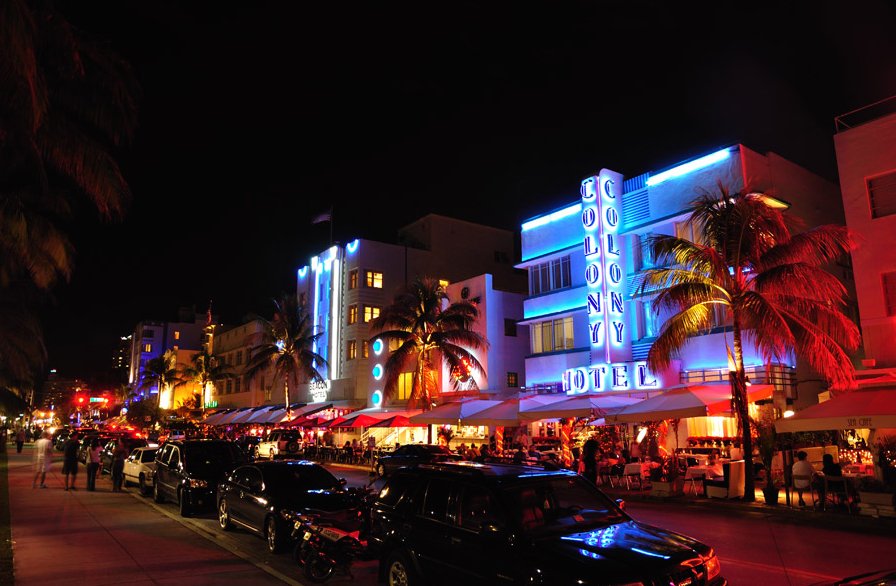 UseOliom's tweet image. Always happening on #OceanDrive #SouthBeach! #Love strolling? Checkout #Miami's most vibrant bit.ly/24JW9Zc