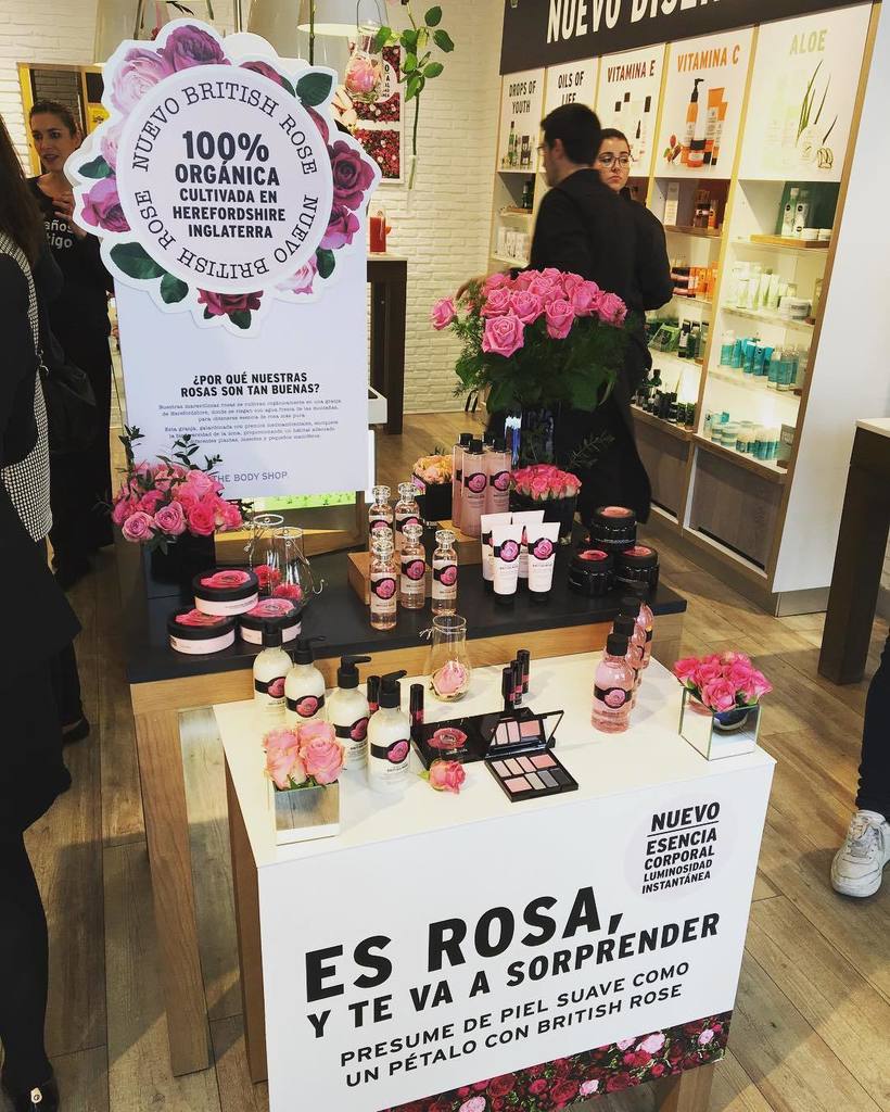 RomnaAacevedo's tweet image. Presentación de BRITISH ROSE en el 40 aniversario de @thebodyshopsp🌹💁🏼#TC #TComplementa #TheBodyShop #Aniversario #…