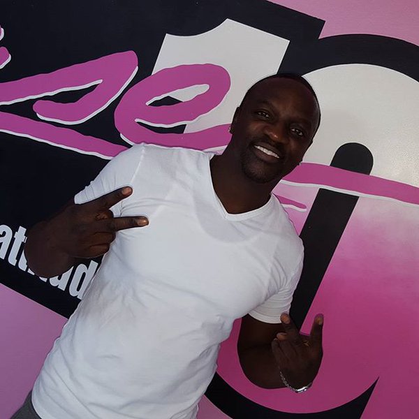 AkKonvict's tweet photo. When you see @AKON in a show change to White or Black top... Then you know its show time!!! #BackStage #ReadyToMount https://t.co/PptVDK91tY