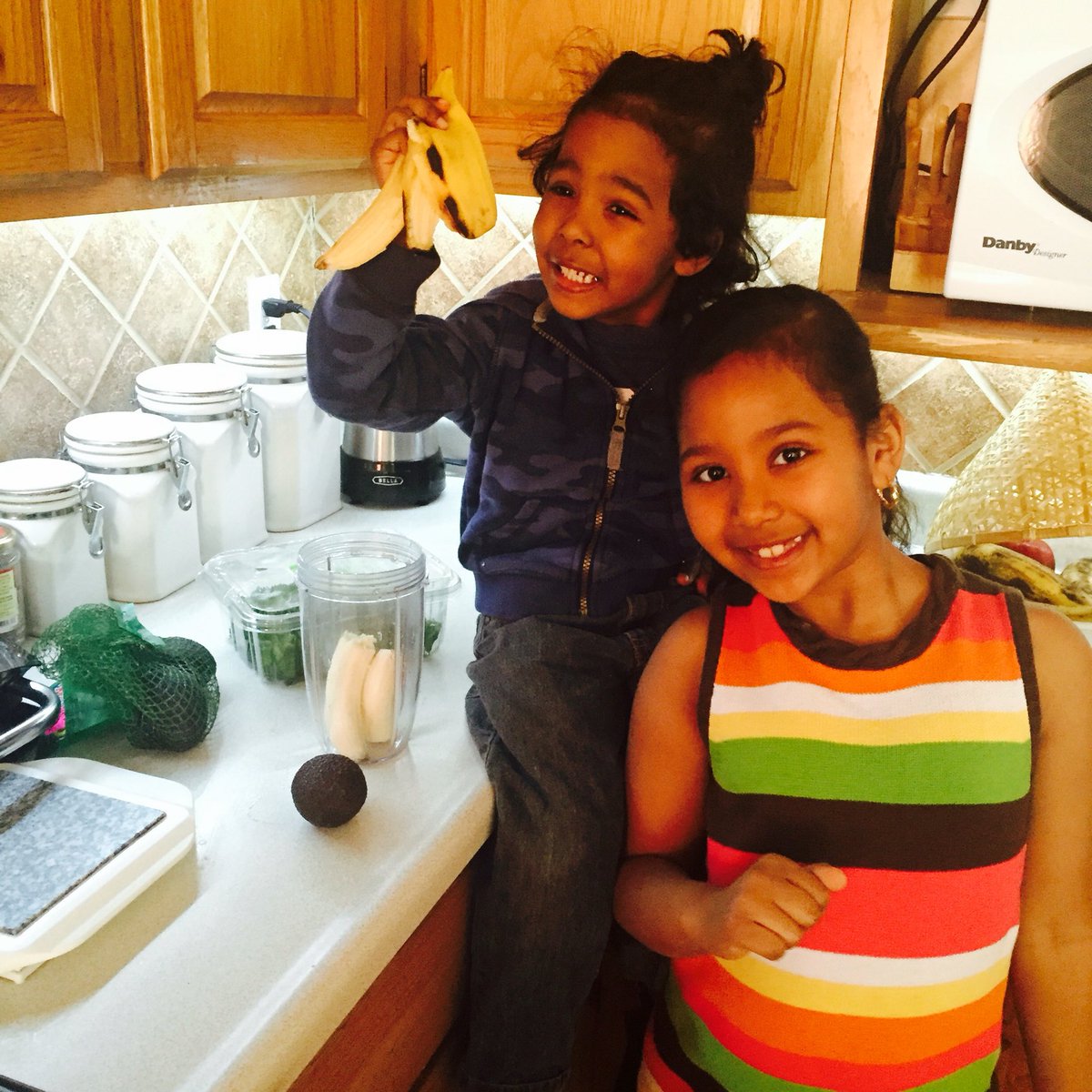 Toota_Hassanien's tweet image. #Healthbreak- Smoothies with these cuties