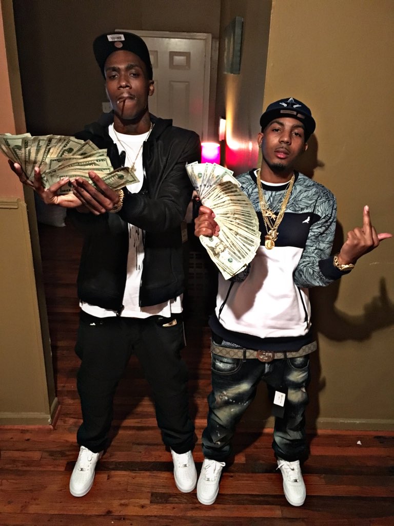 MacDeboStackz's tweet photo. For Da Cash π° ππ½ WE CRASHING ππ½ #OGSTACKZ #HitManJay #FREEDEMGUYZ #LAFAMILIA https://t.co/b4TZvUohJC