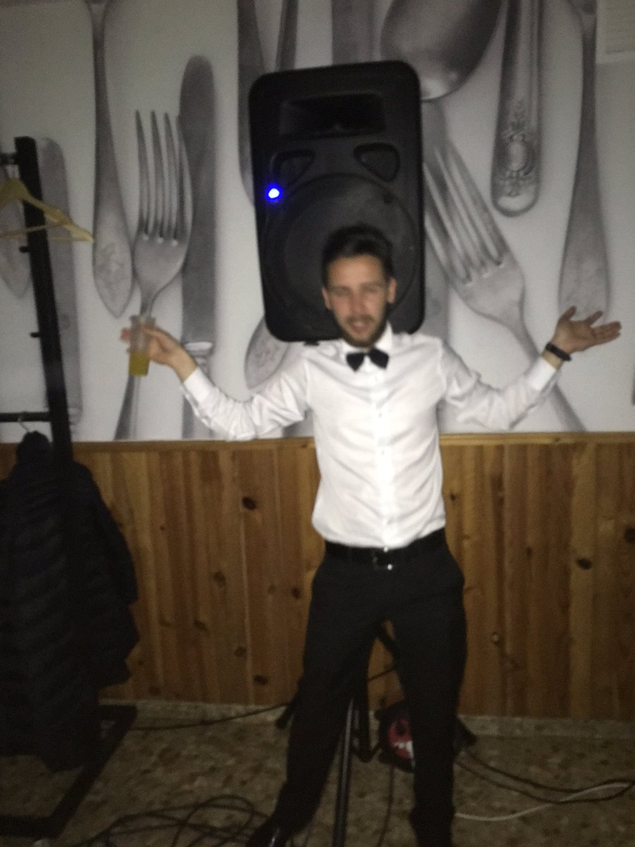 17isma's tweet photo. Conozco a gente que va al monte y caga fuera 💩😂 https://t.co/ImmfZXpJ8x