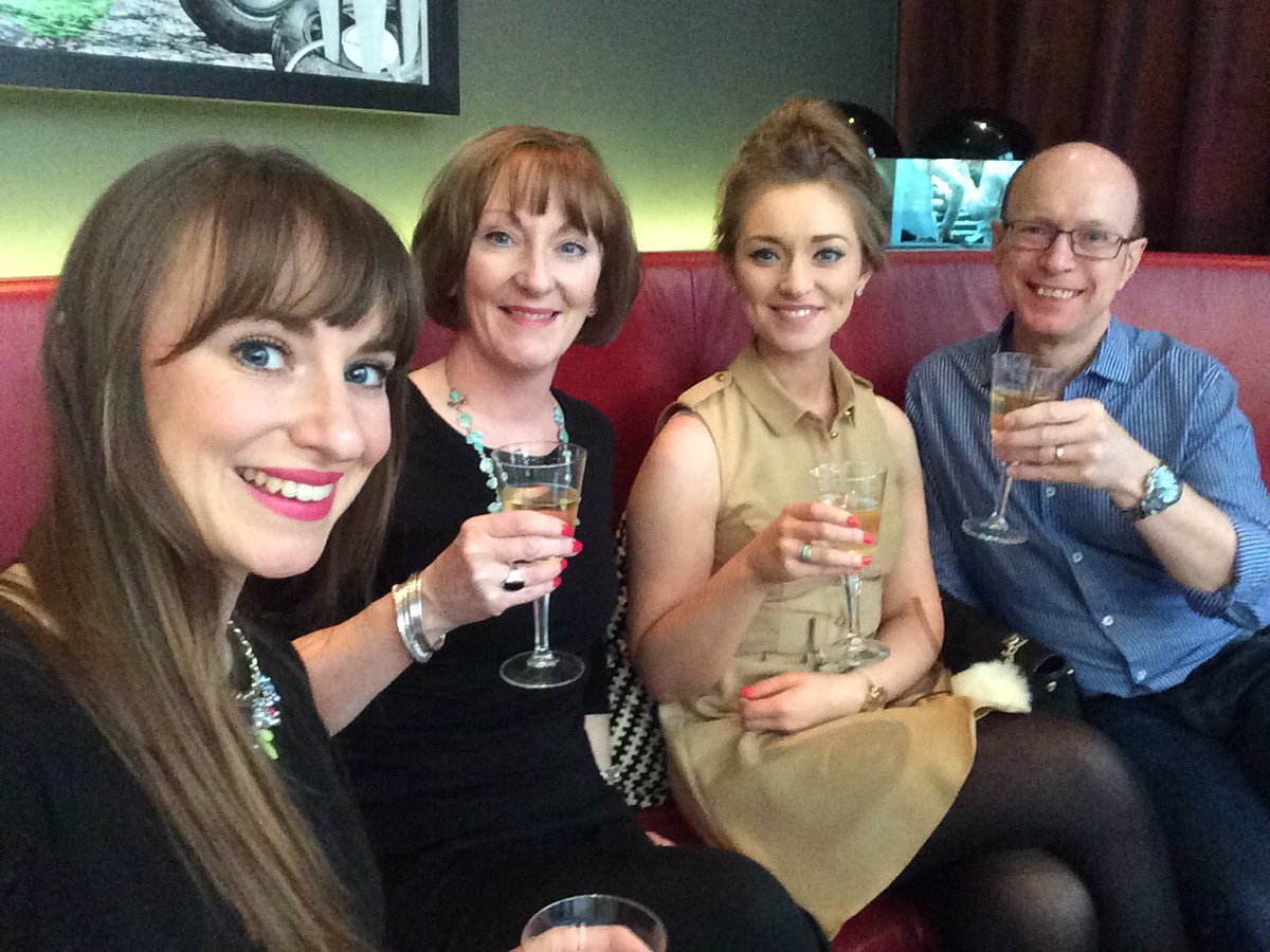 15lizzie24's tweet photo. Lovely afternoon at @bluebirdchelsea celebrating Mothers Day💗 @RubyWright33 https://t.co/5mALAeOCoH