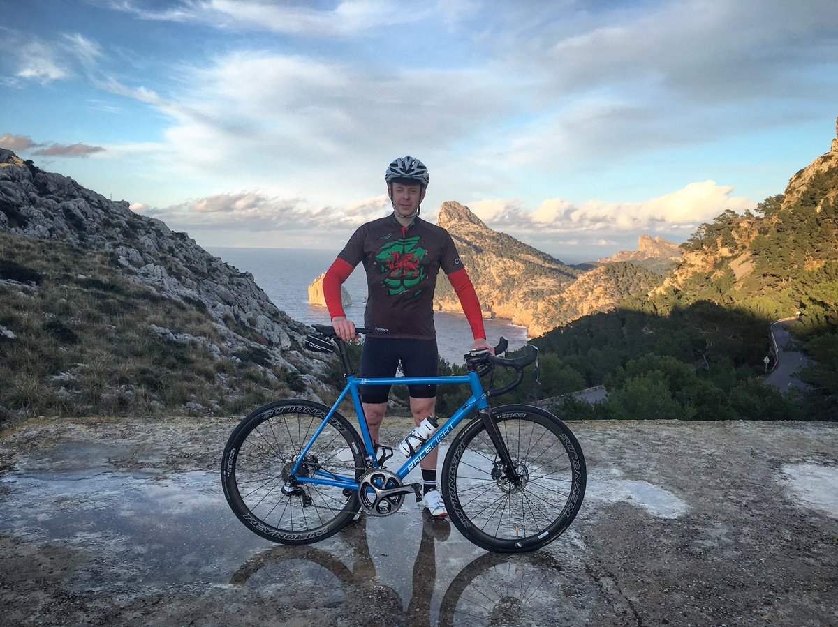 pease971's tweet photo. Great week of #cycling & #photography in #mallorca love my new @KinesisBikes_UK #aithein 😀 https://t.co/CGdQtivLyj