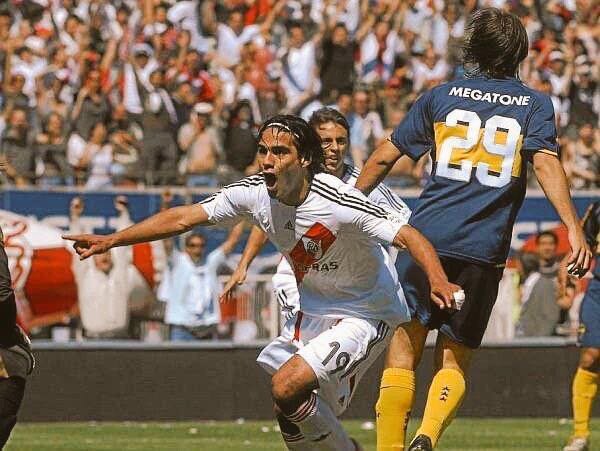 FALCAO's tweet photo. ¡Vamos @CARPoficial!. Esta tarde cueste lo que cueste !!! Vamos River ! https://t.co/uzGoeziBWn
