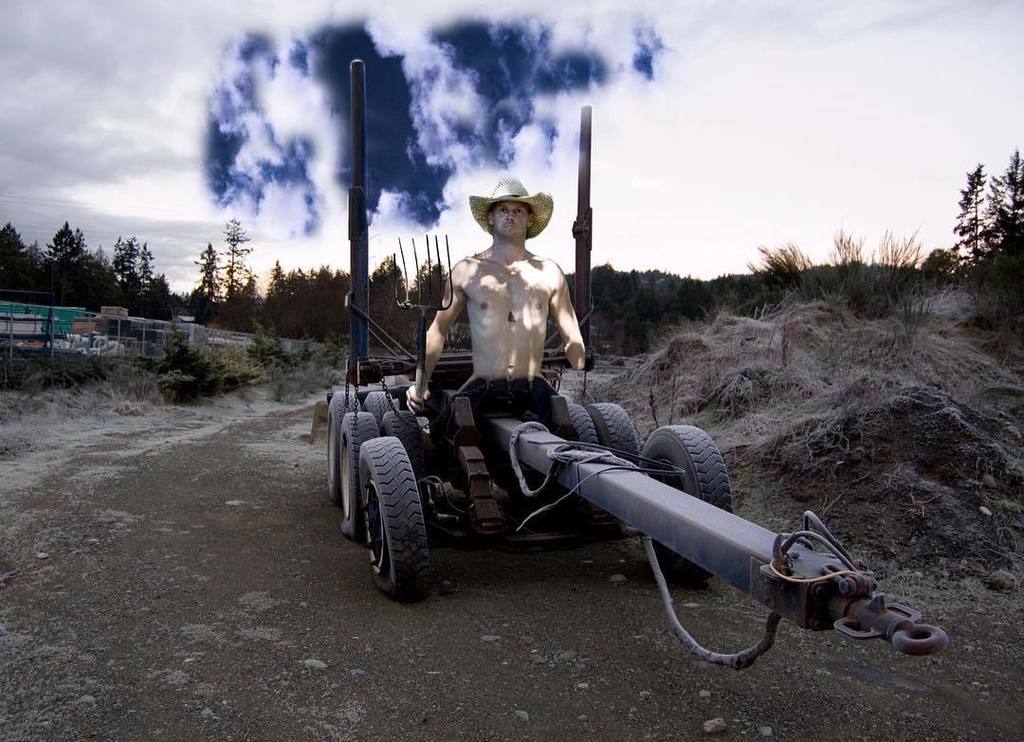 thornappledream's tweet photo. Mech Farmer at the Portal  #thornappledreams #thornappleproductions #thornapple #mikeroutl… https://t.co/dZ4oFt9vbd https://t.co/66IjH8GRm8